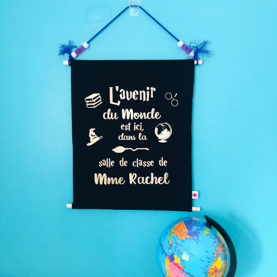 L’ avenir du Monde est ici dans la salle de classe de/ Personalized Banner